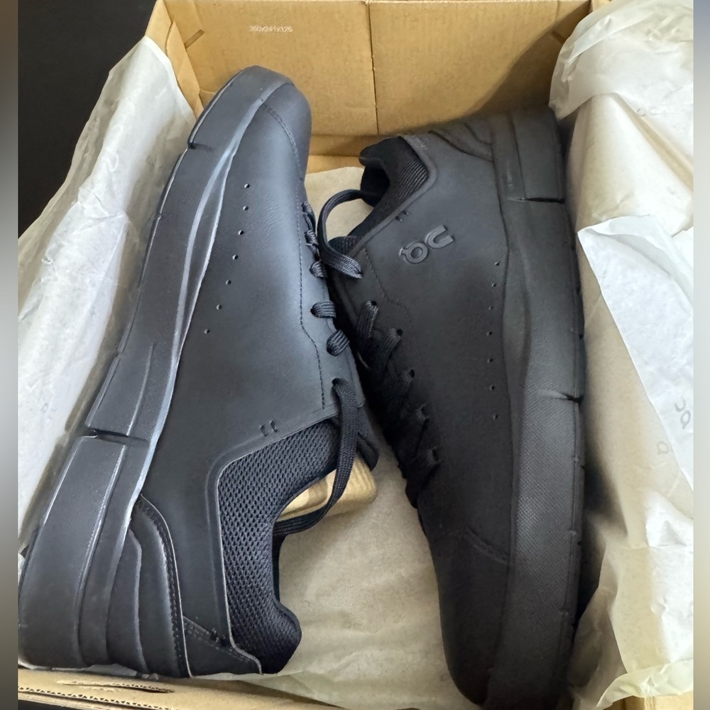 Men’s black leather on cloud shoes